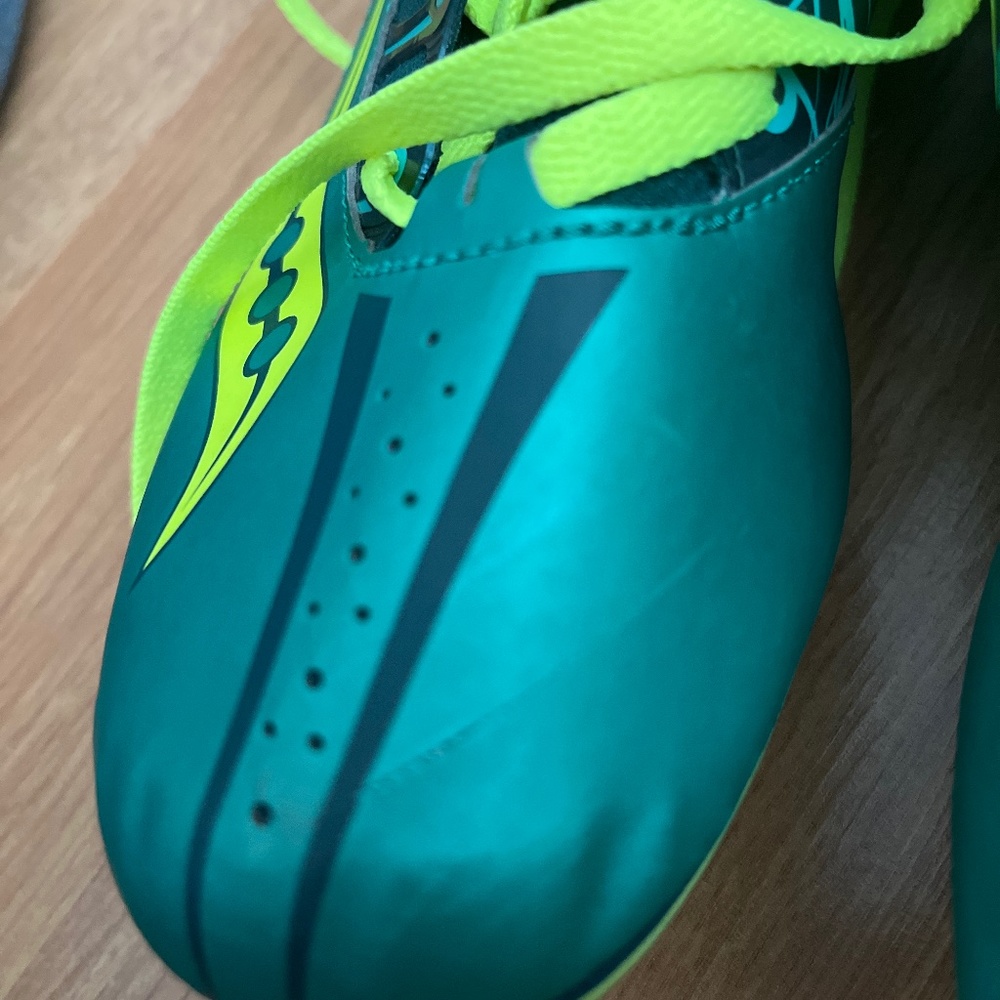 Track cleats - Picture 4 of 4